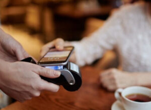 Aceita PIX? Conheça as vantagens do pagamento cashless!